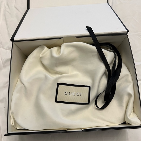 The small GG Marmont chain shoulder bag 100% Authentic - Picture 13 of 14